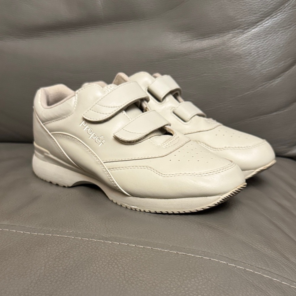 Propet Gray Cream Women's Sneakers size 9M - Picture 1 of 13